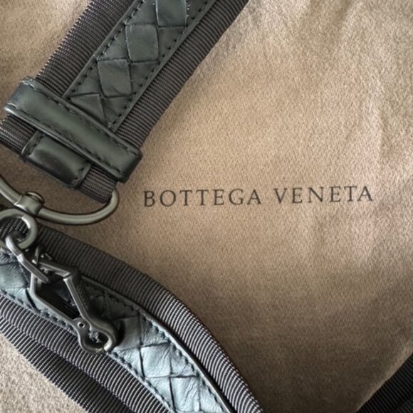 Bottega Veneta Intrecciato Messenger Bag - Picture 8 of 11